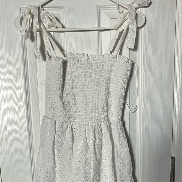 This White Q+A Los Angeles dress is a size small - Picture 2 of 3